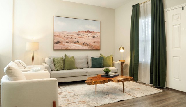 Spacious Modern 3-bed Retreat with Cold AC - Sleeps 6+ - Free parking & Coffee