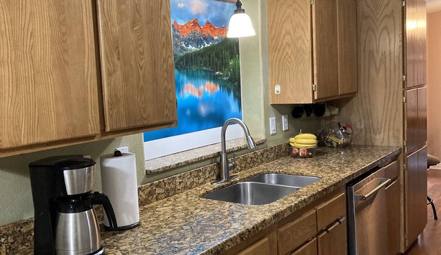 Spacious Mountain Home 5 min from trails, hiking, SUV, fishing