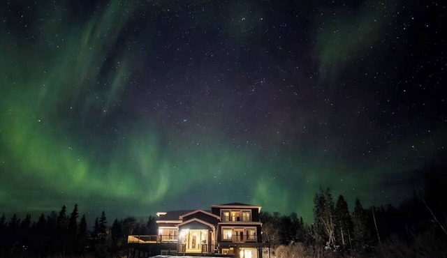 Spacious Mountain Escape – Hot Tub & Views