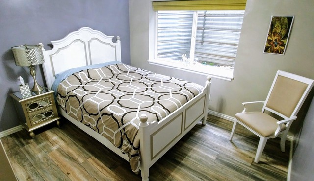 Spacious private 2bd downstairs guest apartment