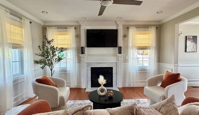 Spacious Retreat. Pool Table. Near PVD & BOS