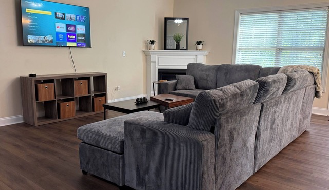 Spacious townhome ideally located in Grayson with private backyard. Sleeps 8