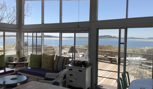 Spectacular Sunsets And Private Beach In A Nantucket Style Summer Cottage. in Gloucester