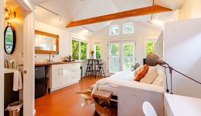 Star Studio: A Private Garden Retreat in Downtown Eugene