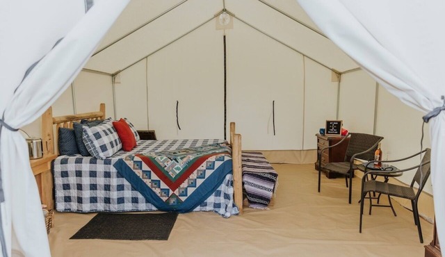 “Stargazer” Scenic Glamping Trails + Creek Access