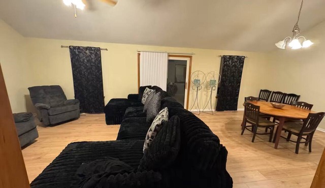 Stay Close to the Action! 3BR, 3BA KC Duplex Near Worlds of Fun & Stadium KC