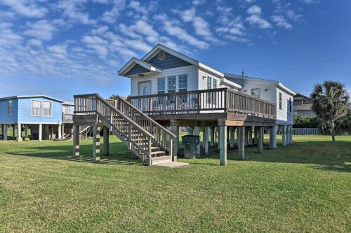Steps to Beach! 'Surf Cottage' in Galveston