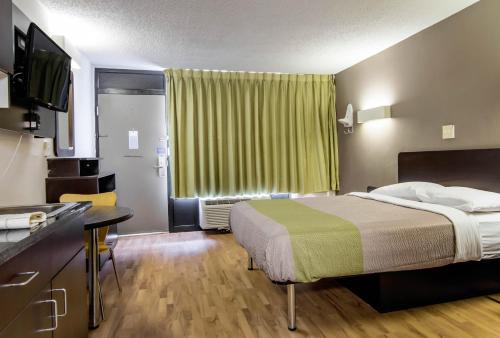 Studio 6 Extended Stay - Lagrange, GA