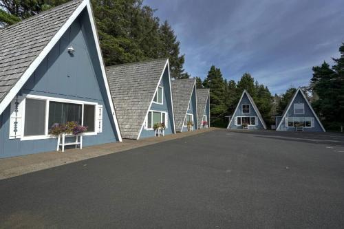 Stunning A Frame with Fantastic Views in Otter Rock, Oregon in Otter Rock
