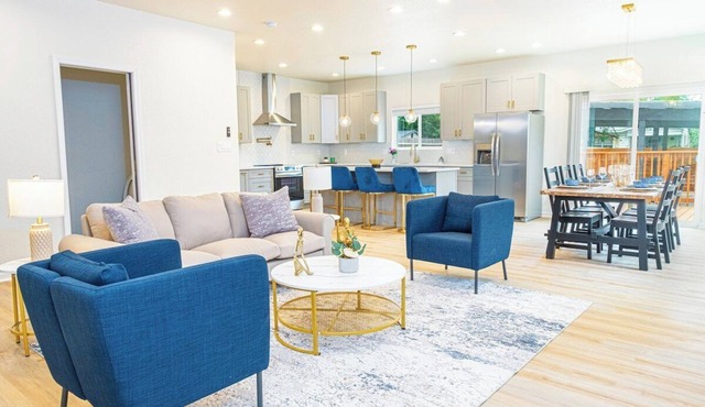 Stunning Elegance 4br/2.5 BA Near Vibrant Downtown in San Antonio