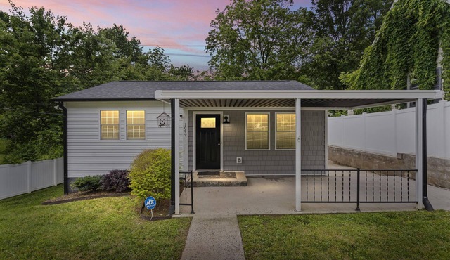 Stylish Downtown Gastonia Stay – 2BR/2BA w/King + Queen