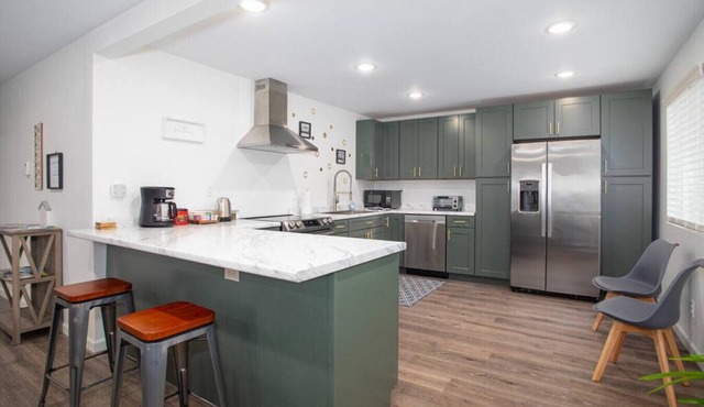 Stylish Modern and Convenient Suite with All The Amenities