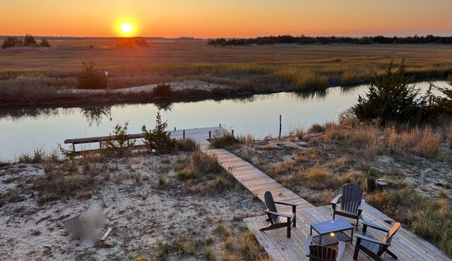 🏖Sunset Gem, Waterfront Creek/Dock 🚣‍♀️ Beach Across Street 🦴Pet Friendly