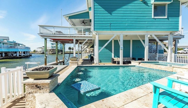 Sunset Oasis - Canal home with private pool