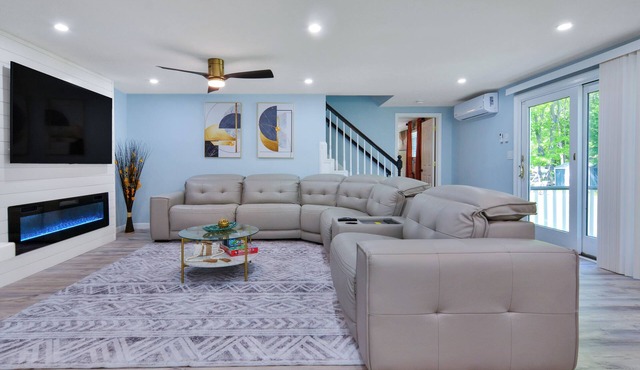 Superb 4-bedroom 2 bathroom unit 30 minutes from Boston with fire pit/hot tub
