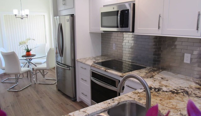 Superb Waterfront Condo · Two Pools & Hot Tubs · IMG Academy · Anna Maria Island