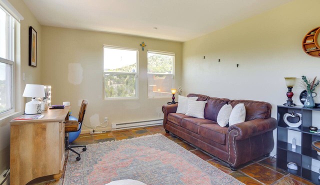 Surrounding Mtn Views! Quaint Santa Fe Retreat