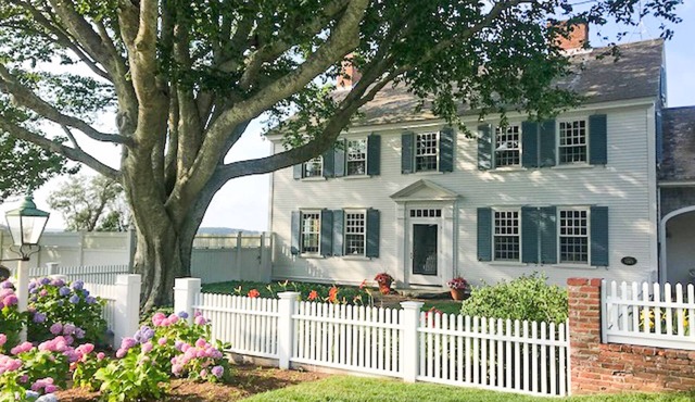 Sweeping Ocean Views, Gorgeous Home With Guest Cottage, Pool and Tennis Court in Chatham