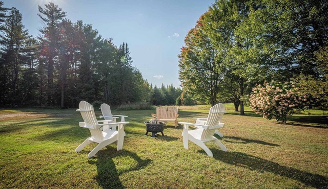 The Adventure Abode: A Cozy Winter Family Retreat Close to Sugarloaf