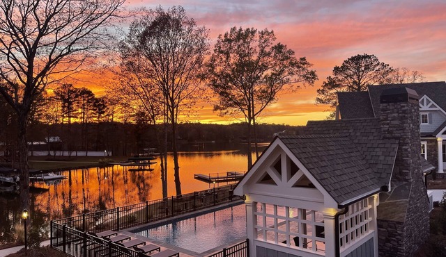 The Gorgeous Starboard Cottage at Cottage Cove at Lake Oconee!