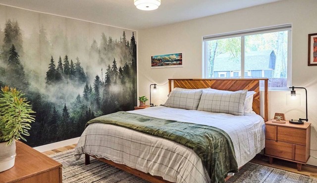 The Hideaway | Sleeps 6 | 10 mins from Airport