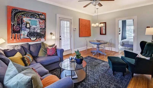The Home Collection: Historic Step-Free 2BR, Pet Friendly & Close to Atrium CMC
