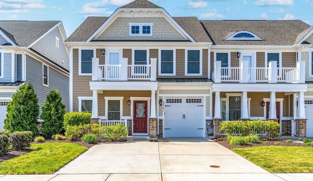 Three Bedroom Townhome in Amenity Filled Bayside