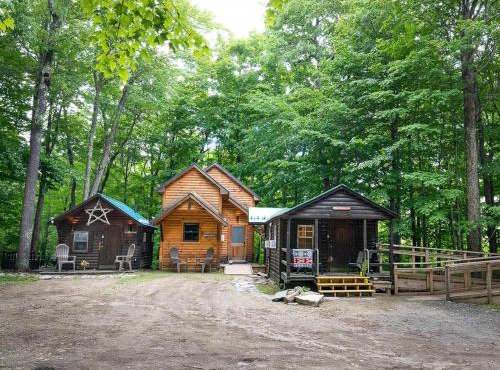 Three Cabins - Pet Friendly & Hot Tub in Warren