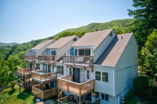 Top Of Seven 2BR - Amazing Grandfather Mtn views from this updated condo