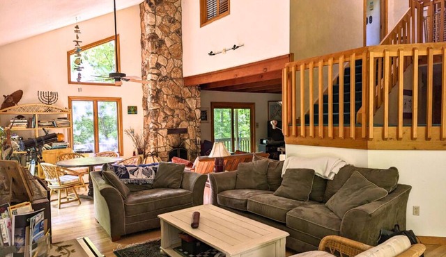 Tranquil 3-bedroom house with AC in charming Berkshires