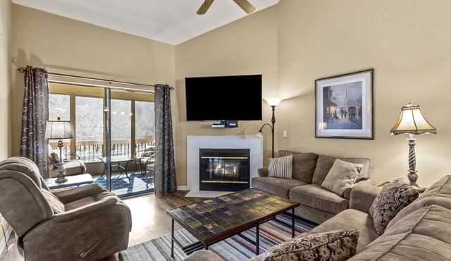 Tranquility~Luxury Lakefront Condo~Pointe Royale Resort~Pools/HotTub