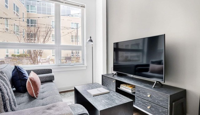 Trendy Brighton Studio w/W/D, Gym, near T, Shops + Dining, by Blueground