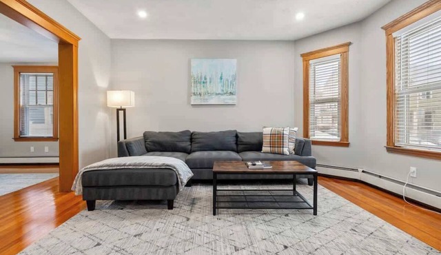 Tufts 2 Bed + Office & Free Parking