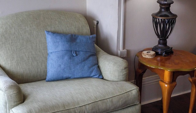 Two bedroom apartment in charming Hendersonville, walk to Main Street.