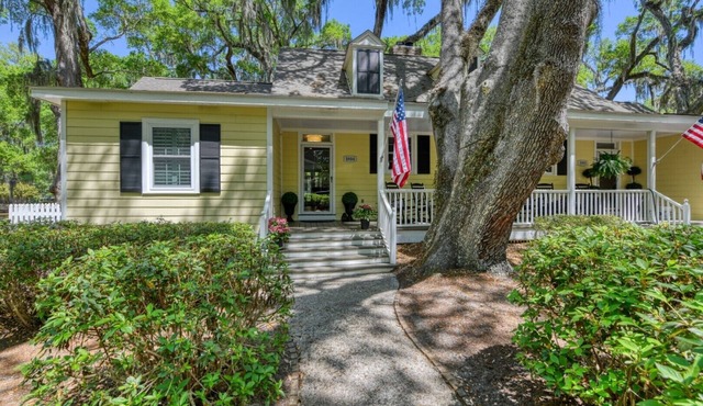 Two-Bedroom, Two-Bath, Single-Story Cottage Located in Wachesaw Plantation