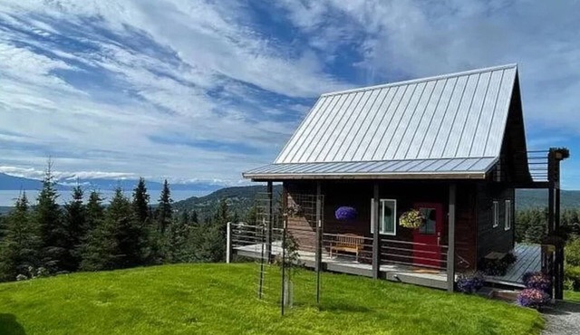 Unforgettable Alaskan Experience - Quaint Home with ocean and mountain views