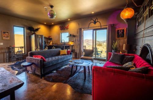 Unique Cabin - Walk to Ghostown - Near BBNP - Unobstructed Mountain Views - Stargazing