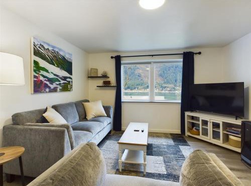 Updated Douglas Apartment, Near Downtown and Skiing