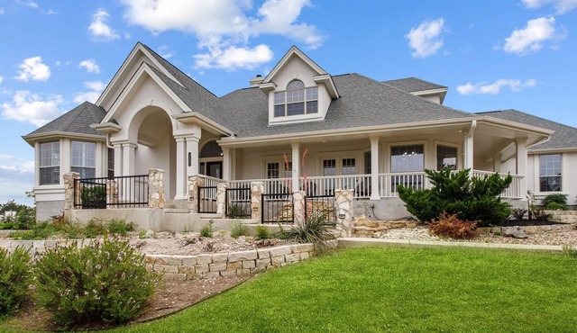 Upscale Comfort in Dripping Springs - The Goodnight House - Spacious 4/3 - Views