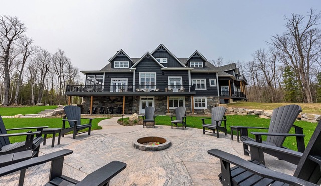Upscale Cottage Escape on Lake Manitouwabing – Serenity Awaits in McKellar