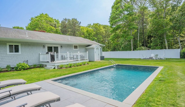 Upscale Secluded Home w/Central AC, Pool & Firepit in Centerville
