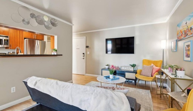 Vibrant 2bed Condo - Stroll to SEA Space Needle