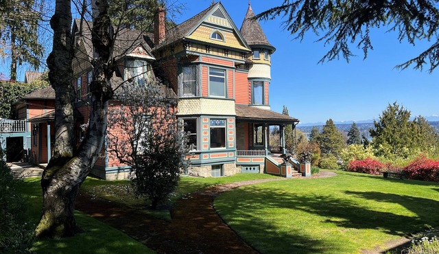 Victorian Tranquility within 4 miles of Lumen Field in Seattle