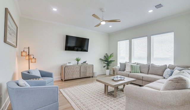 Walk to Beach: Galveston Gem w/Pool Access