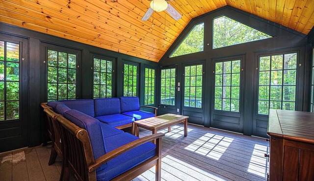 Walk to Sunapee - Screened Porch Bliss + Cool AC