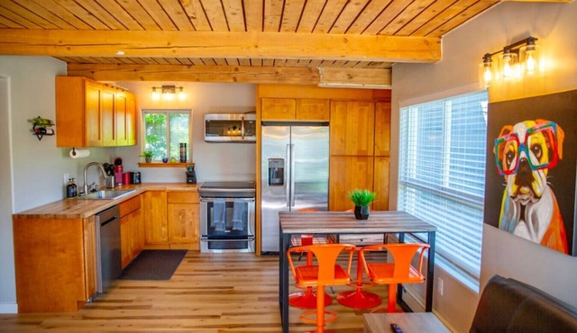 Warm 3B w/Yard | 2 min to Downtown