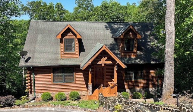 Water-Front Luxury Keowee Cabin - Dog-friendly, canoe, paddleboards and kayaks!