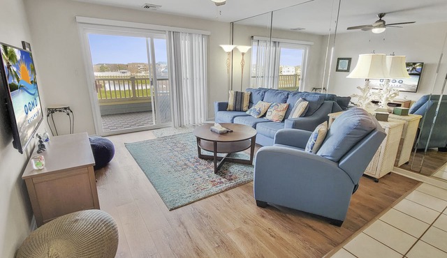 Waterfront 2 Bedroom with Pool - sleeps 8! Heron Harbour 203