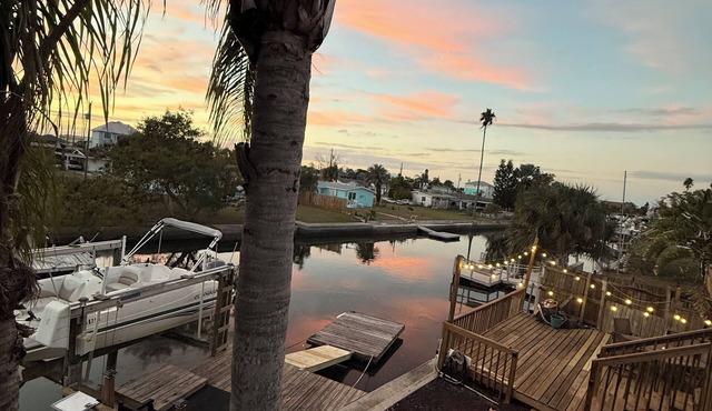 Waterfront Gulf Access Home - Private Dock + 6 Kayaks + Sunset Views - Sleeps 6