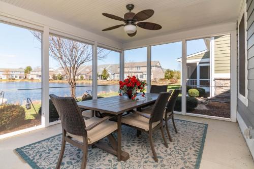 Waterfront Resort with Community Amenities that Sleeps 13